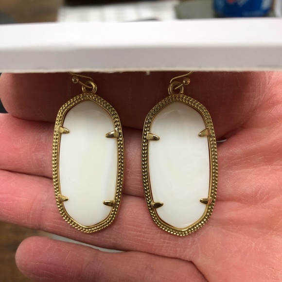 White Elle Earrings - Picture 8 of 8